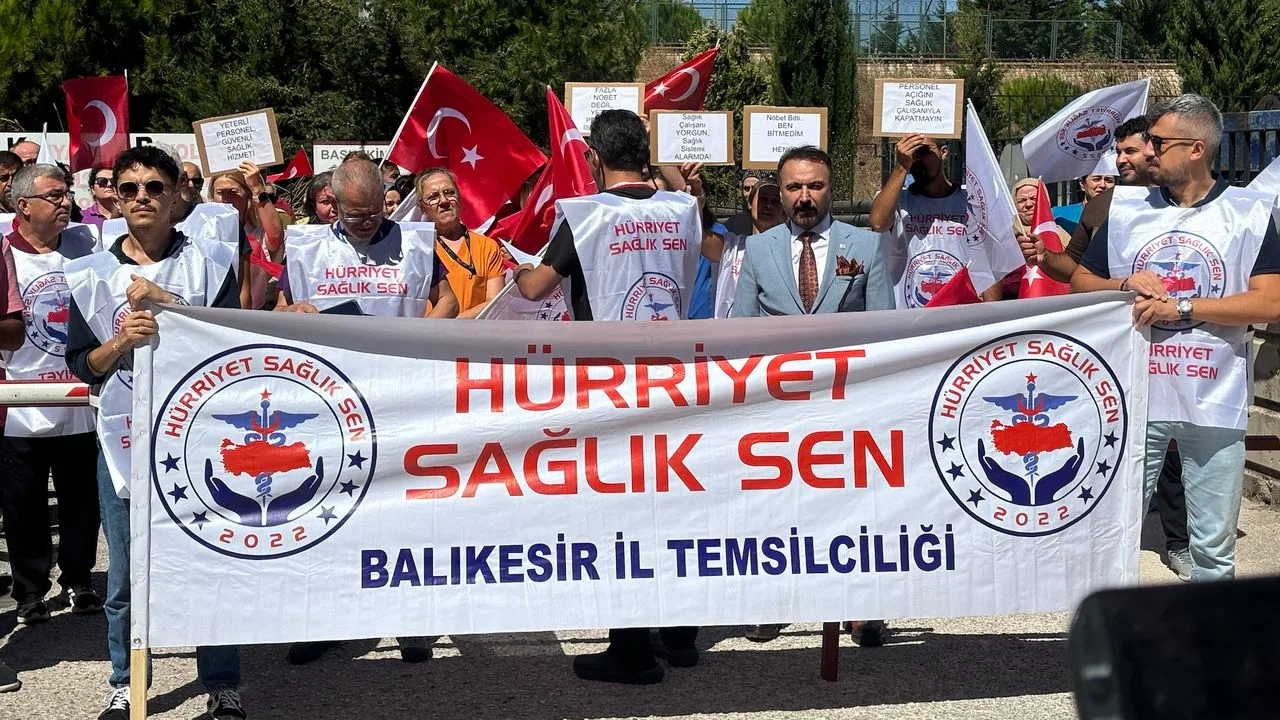 Bandırma’da sağlık çalışanlarından personel eksikliği tepkisi
