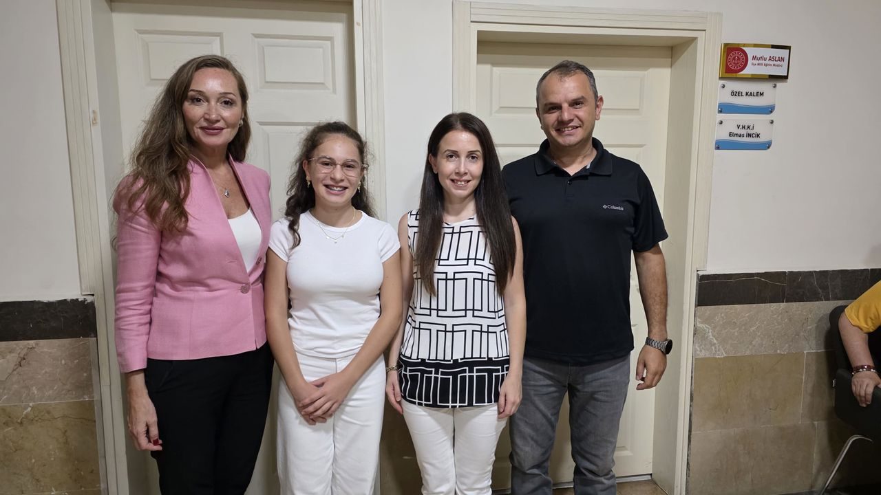 Bandırmalı LGS şampiyonu Miray Panç, Galatasaray Lisesi'ne yerleşti